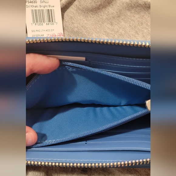 Coach Signature PVC leather accordion zip wallet - Picture 9 of 10